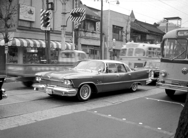 58-3a (091-04)b 1958 Imperial crown 4dr.Sedan.jpg